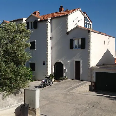 Guest house & Luna Bol